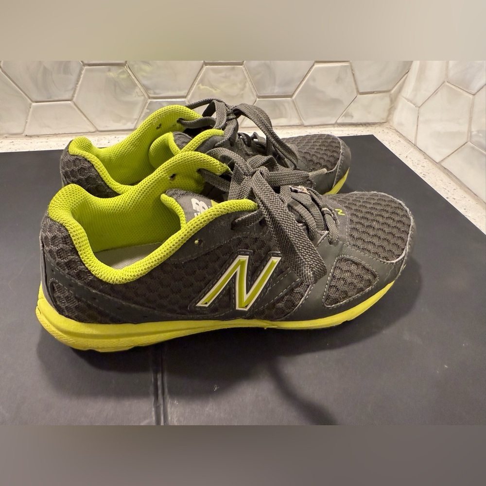 New Balance Woman’s 630 Gray & Lime Green Running Shoes Size 8.5 - Picture 4 of 10